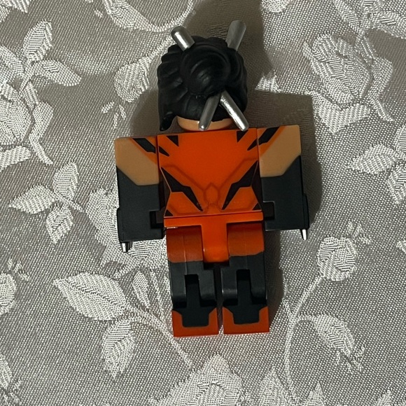 Roblox Classics Series 6 Heroes Of Robloxia Tigris Loose Figure No Code - Picture 7 of 8